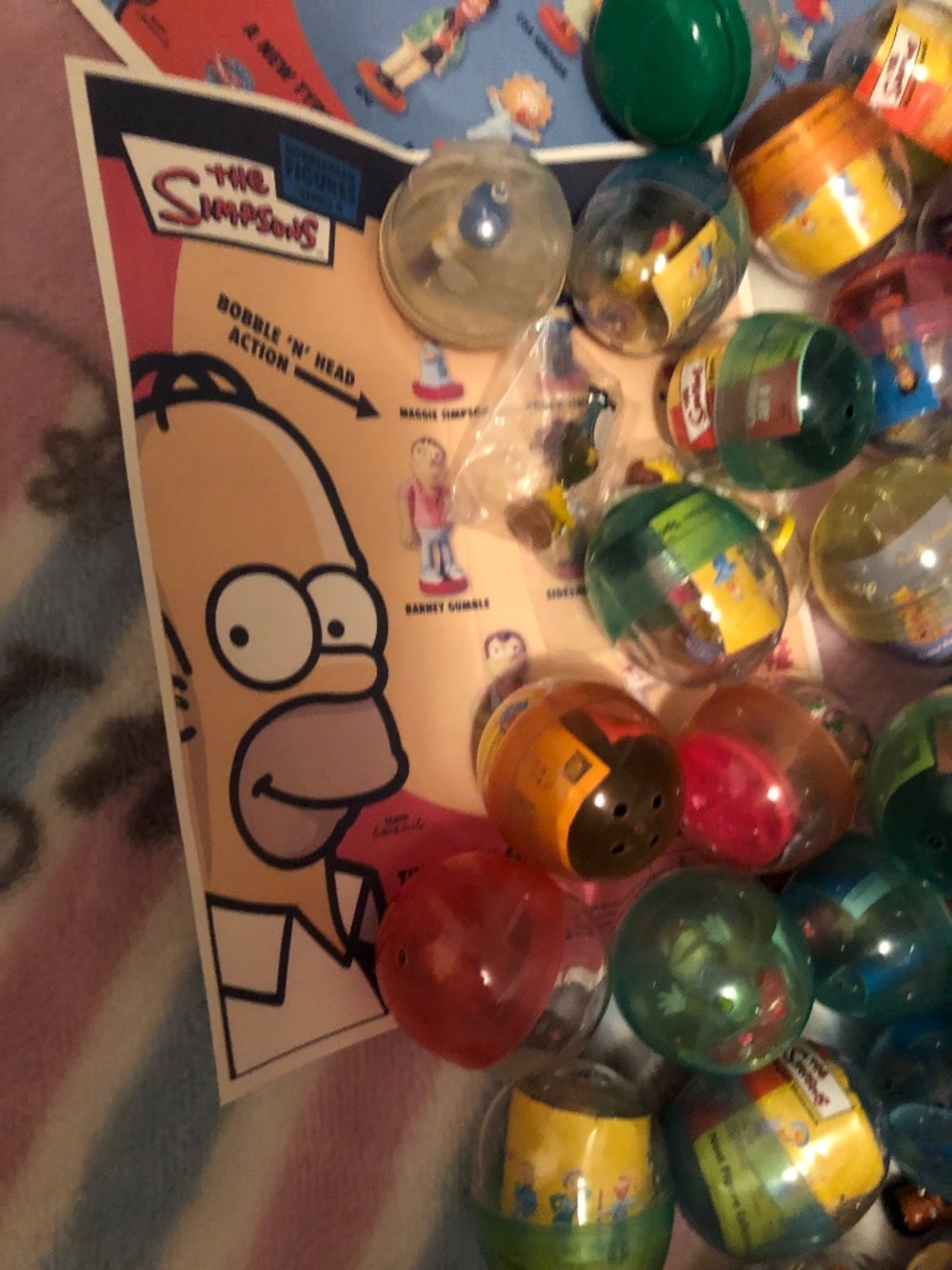 75 approximately SiMpSoNs vending machine toys - Picture 10 of 13